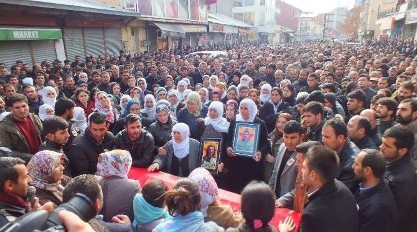 Ypg&rsquo;li T&uuml;reli Malazgirt&rsquo;te Toprağa Verildi