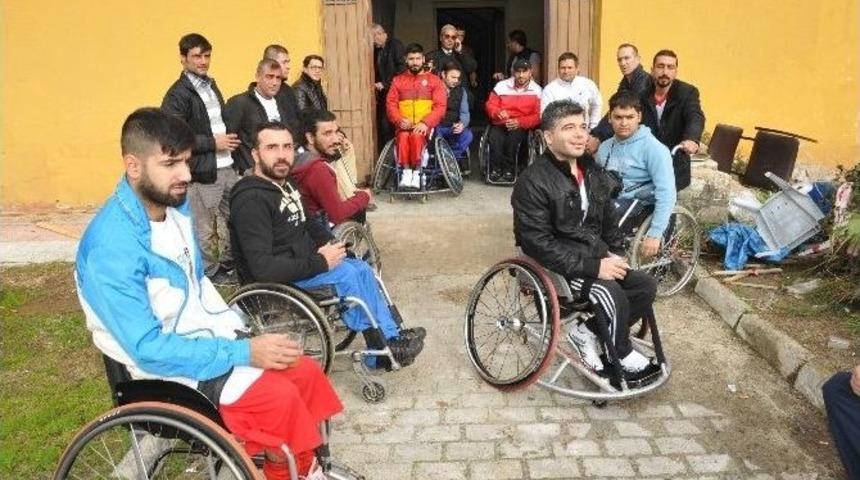 Federasyonun Dalga Ge&ccedil;er Gibi Saat Ayarlaması Sporcuları &Uuml;zd&uuml;