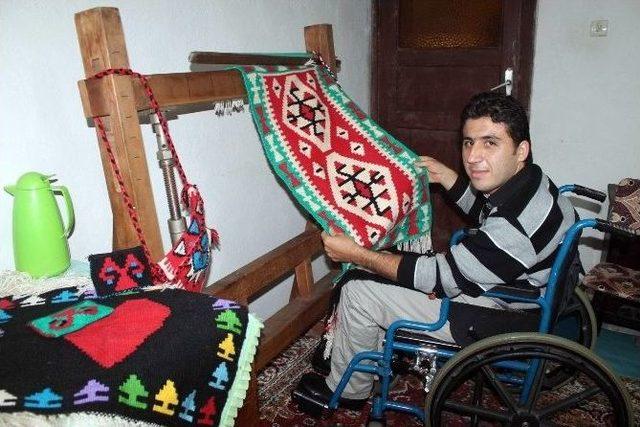 Engelliler Dokuma Tezgahında &Uuml;rettiklerini Pazarda Satacak 1
