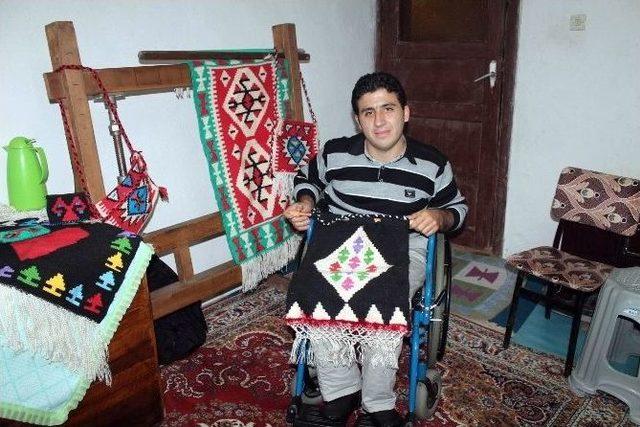 Engelliler Dokuma Tezgahında &Uuml;rettiklerini Pazarda Satacak 2