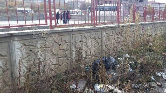 Yozgat Kız İmam Hatip Lisesi &Ccedil;evresi &Ccedil;&ouml;p Deryasına D&ouml;n&uuml;şt&uuml; 1