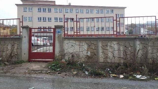 Yozgat Kız İmam Hatip Lisesi &Ccedil;evresi &Ccedil;&ouml;p Deryasına D&ouml;n&uuml;şt&uuml; 3