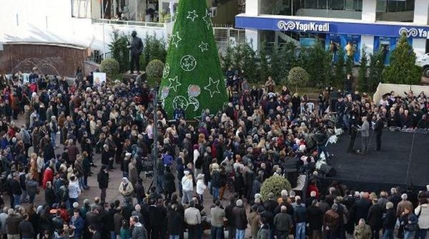 Maltepe Belediye Başkanı İnan&ccedil; &Ouml;nderleriyle Noel Ağacı Dikti