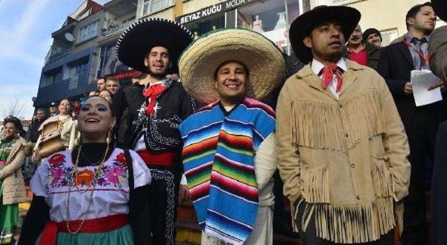 Maltepe Belediye Başkanı İnan&ccedil; &Ouml;nderleriyle Noel Ağacı Dikti 2