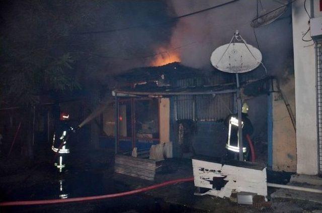 Metruk Evde Yangın &Ccedil;ıktı 1