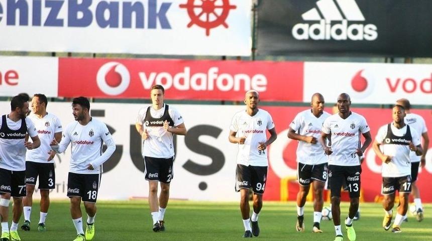 Beşiktaş&rsquo;ta Medel, Antrenmanı Yarıda Bıraktı