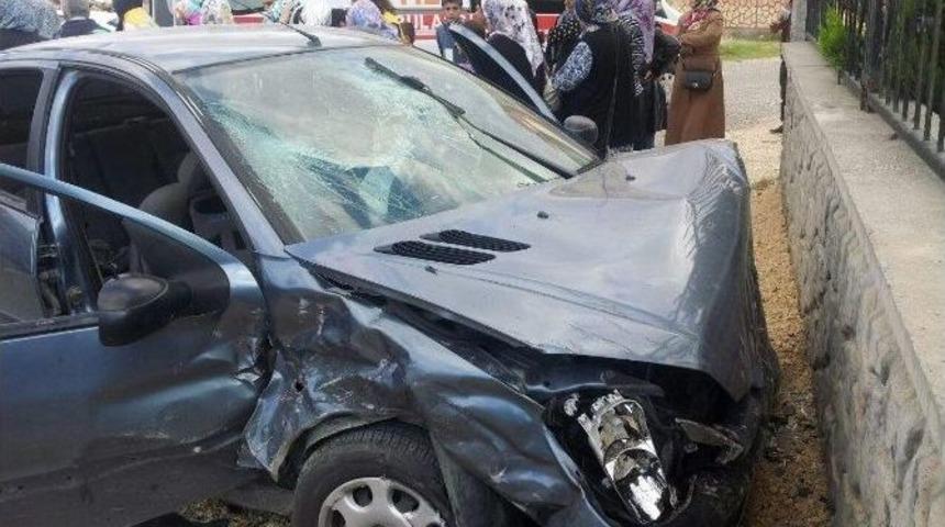 Otomobiller &Ccedil;arpıştı: 9 Yaralı