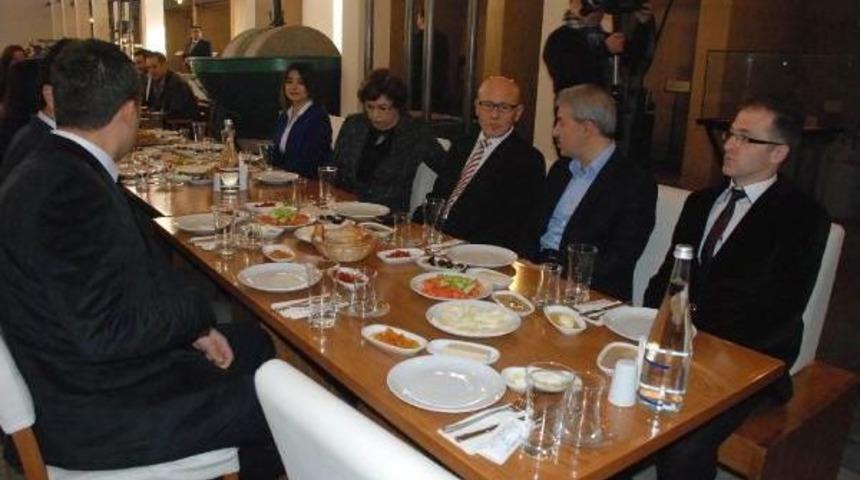 Talat: Kıbrıs Sorunu Bir D&uuml;nya Sorunudur