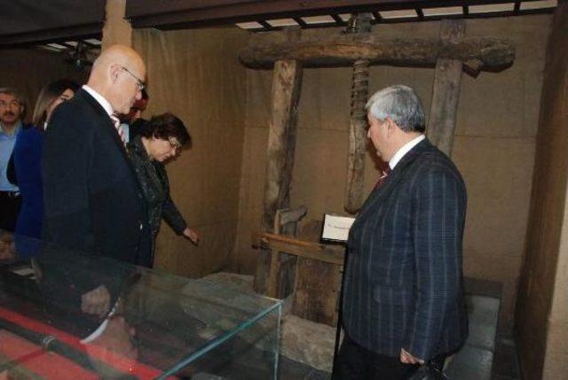 Talat: Kıbrıs Sorunu Bir D&uuml;nya Sorunudur 1