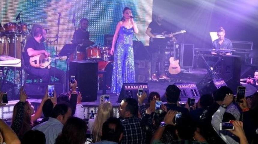 Yıldız Tilbe&rsquo;den M&uuml;zik Ziyafeti