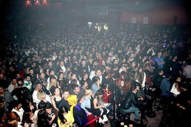 Yıldız Tilbe&rsquo;den M&uuml;zik Ziyafeti 2