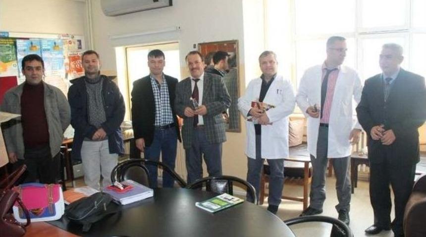 Madenciler Derneğinden &Ouml;ğretmenlere Madenci Heykeli