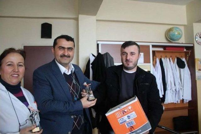 Madenciler Derneğinden &Ouml;ğretmenlere Madenci Heykeli 3