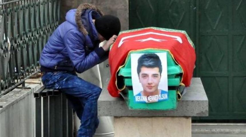 Liseli İbrahim, G&ouml;zyaşlarıyla Toprağa Verildi