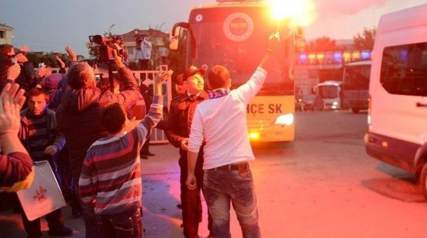 Fenerbah&ccedil;e Derbi İ&ccedil;in Yola &Ccedil;ıktı