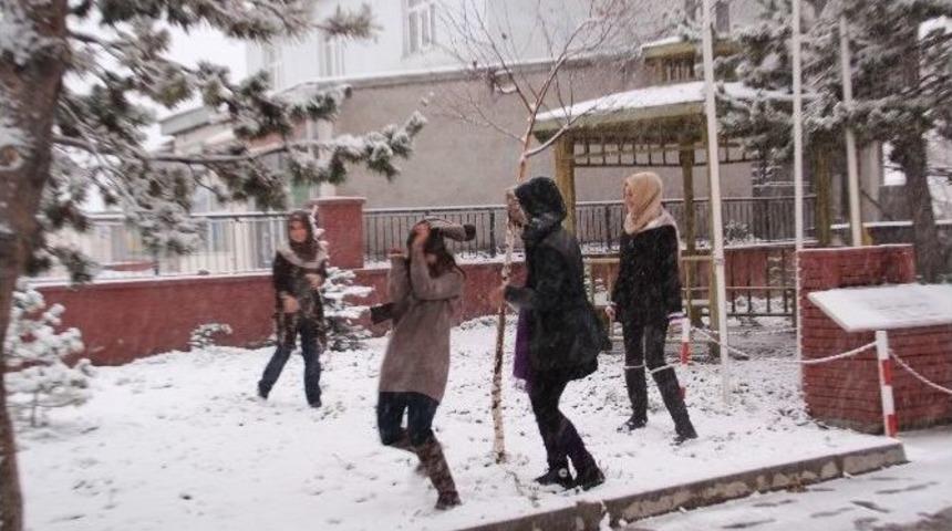 &Ccedil;ıldır&rsquo;da Kar Sevinci