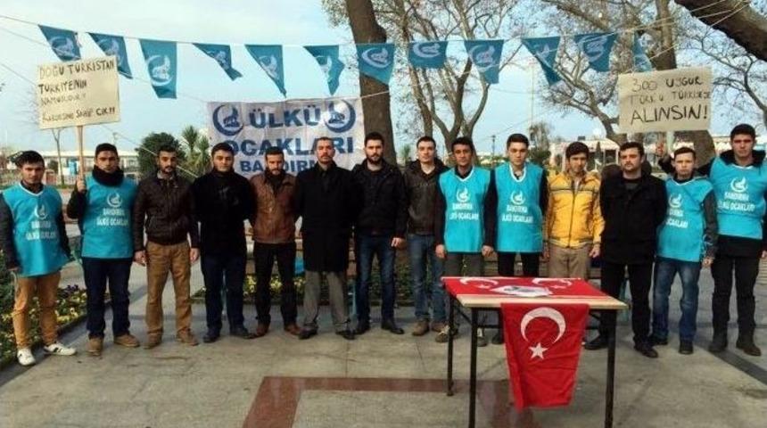 300 Uygur T&uuml;rk&uuml; İ&ccedil;in İmza Kampanyası Başlattılar