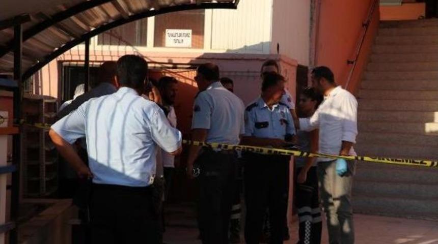 Cami Tuvaletinde &Ouml;l&uuml; Bulundu