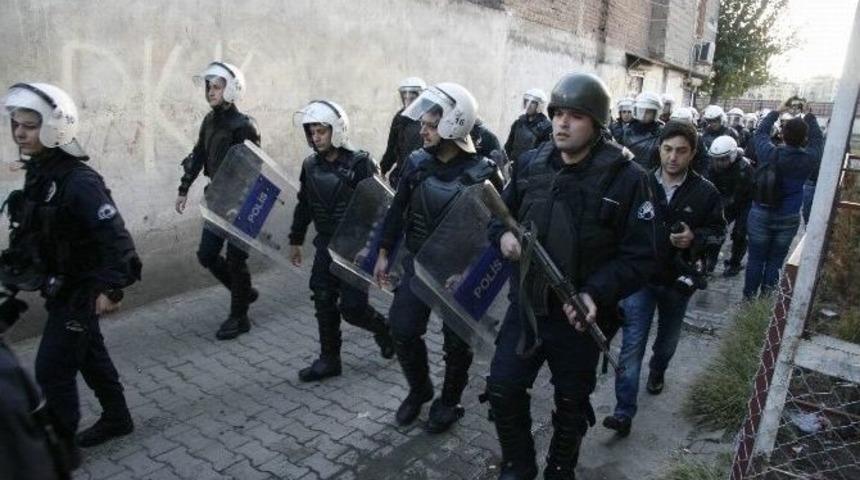 Diyarbakır&rsquo;da 500 Polisle G&ouml;sterici Avı