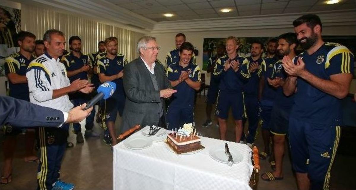 Aziz Yıldırım İ&ccedil;in S&uuml;rpriz Doğum G&uuml;n&uuml;