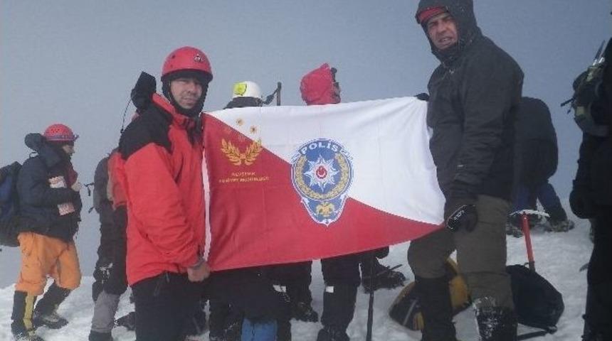 Polis G&uuml;c&uuml; Gen&ccedil;lik Ve Spor Kul&uuml;b&uuml; Dağcıları Erciyes&rsquo;e Tırmandı