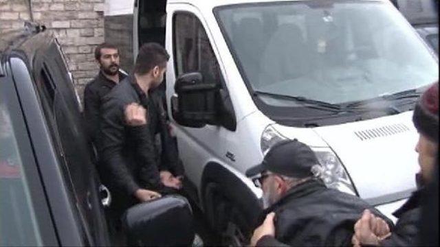 Taksim'de Eylem Yapmak İsteyen Gruptan 2 Kişiye Gözaltı