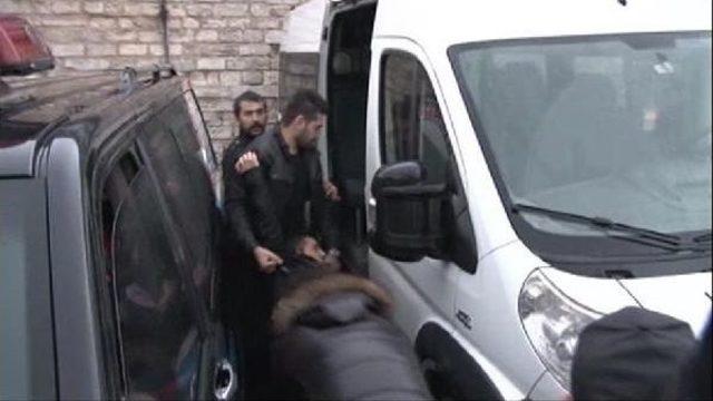 Taksim'de Eylem Yapmak İsteyen Gruptan 2 Kişiye Gözaltı