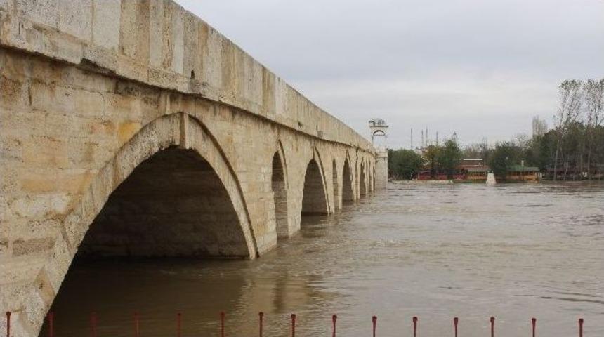 Su Baskını Haberleri Edirne Belediye Başkanı&rsquo;nı Harekete Ge&ccedil;irdi