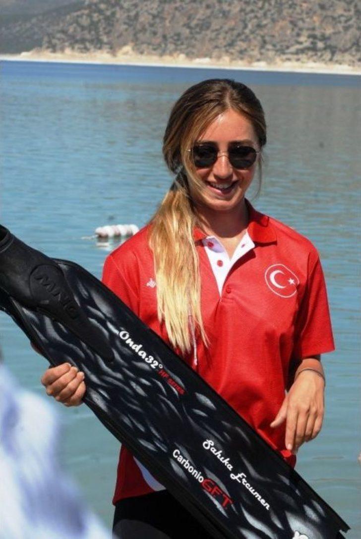 Şahika Ercümen, Kuruyan Göller İçin Daldı G1