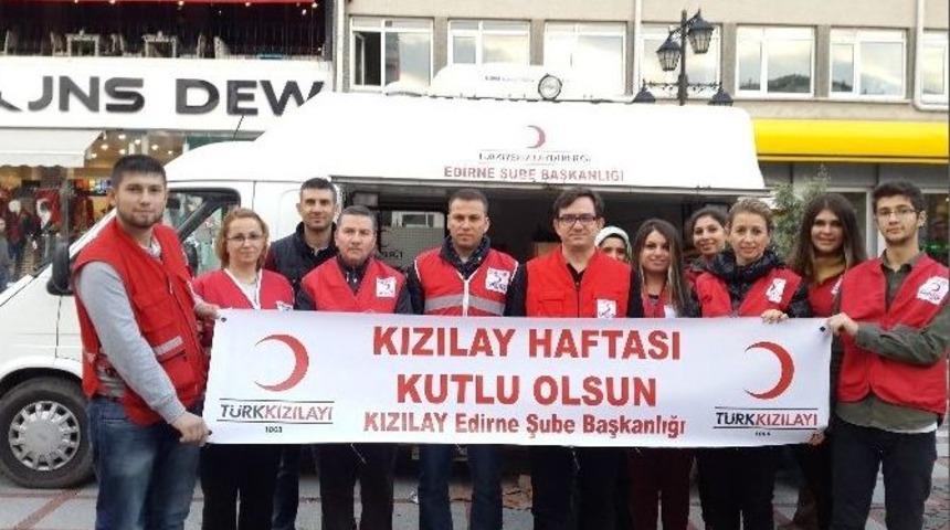 Kızılay Edirne&rsquo;de Aşure Dağıttı