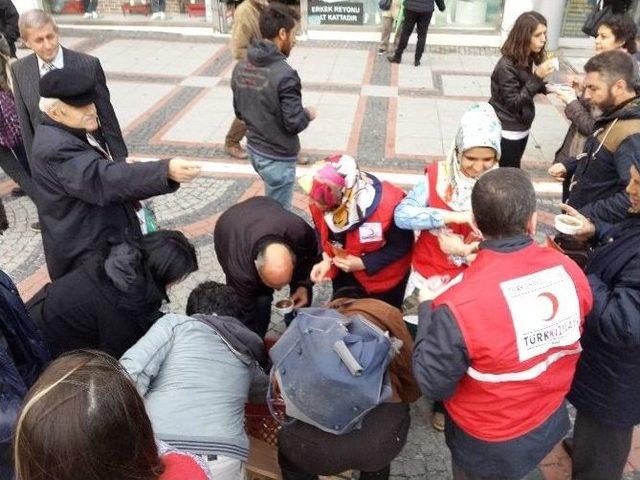 Kızılay Edirne’de Aşure Dağıttı