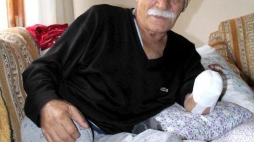 Sigara Y&uuml;z&uuml;nden İki Bacağı Ve Kolu Kesilen Eski Futbolcu Yaşamını Yitirdi