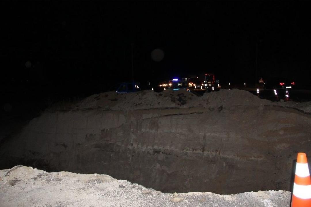 Kaza Mahalline Giden Asker Yoldaki Dev &Ccedil;ukura D&uuml;şt&uuml;