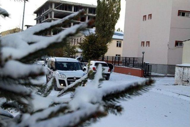 Ardahan Beyaz &Ouml;rt&uuml;yle Kaplandı 2