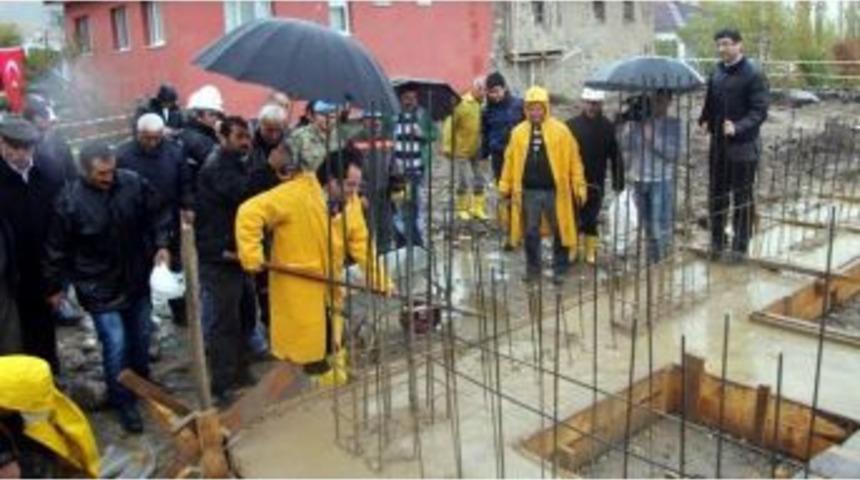 Divriği &Ccedil;ukur&ouml;z K&ouml;y Konağının Temeli Atıldı