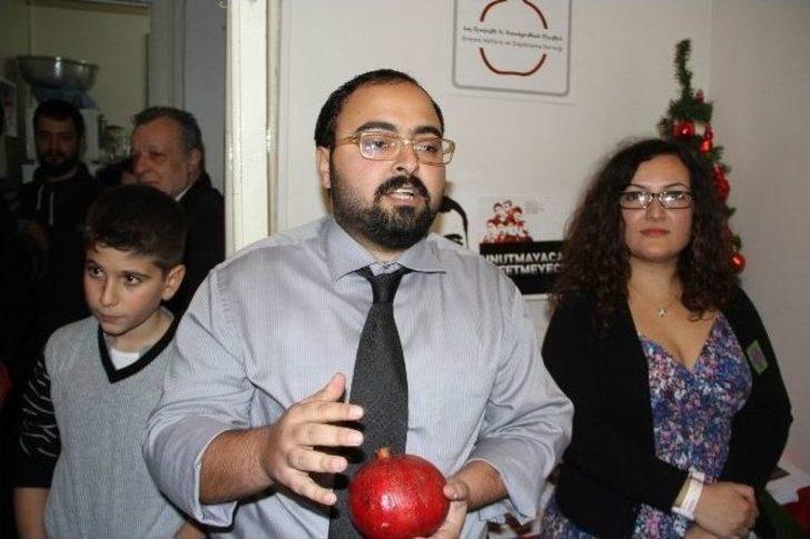 Ermeniler Yılbaşı İçin Bereketi Simgeleyen Nar Kırdı G3