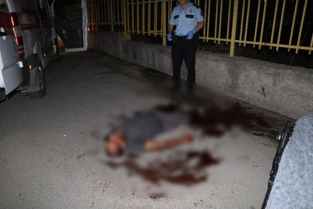 Sokak Ortasında Bı&ccedil;aklı Kavga: 1 Ağır Yaralı