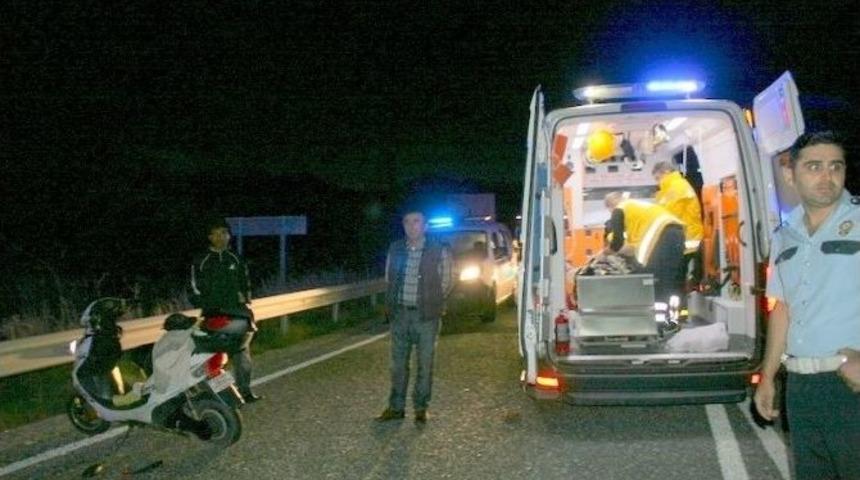 Otomobilin &Ccedil;arpıp Ka&ccedil;tığı Motosiklet S&uuml;r&uuml;c&uuml;s&uuml; Ağır Yaralandı