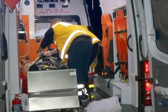 Otomobilin &Ccedil;arpıp Ka&ccedil;tığı Motosiklet S&uuml;r&uuml;c&uuml;s&uuml; Ağır Yaralandı 1