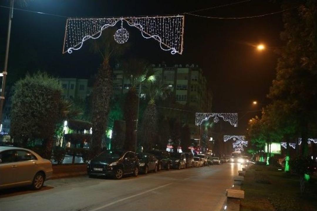 Aydın&rsquo;da Şehir Yeni Yıla Hazırlandı, Caddeler Işıl Işıl Oldu