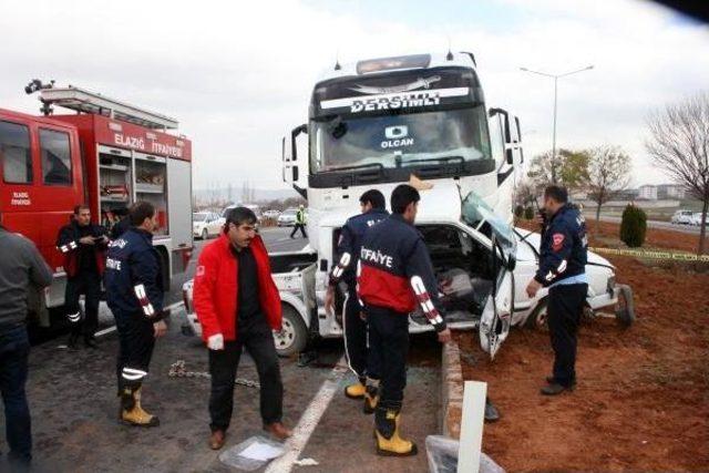 Elazığ'da Tır Otomobili Biçti: 4 Ölü