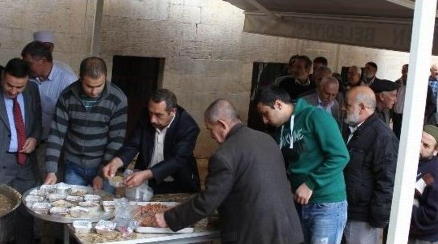 Mardin M&uuml;ft&uuml;l&uuml;ğ&uuml; Aşure Dağıttı