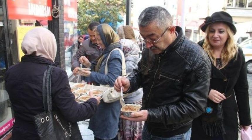 Giresun&rsquo;da Aşure Dağıtıldı