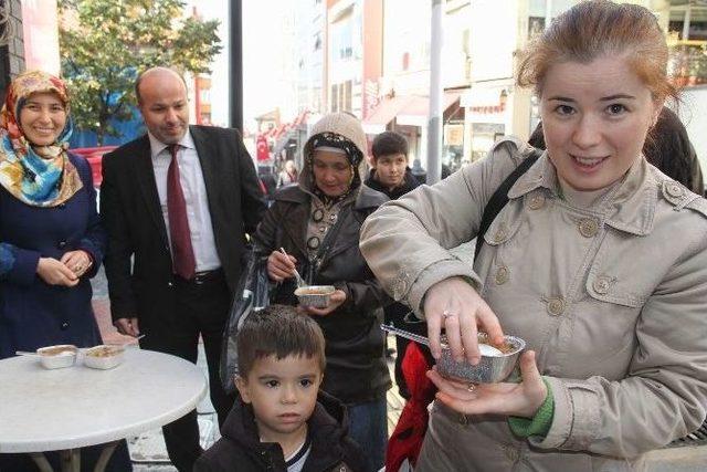 Giresun’da Aşure Dağıtıldı