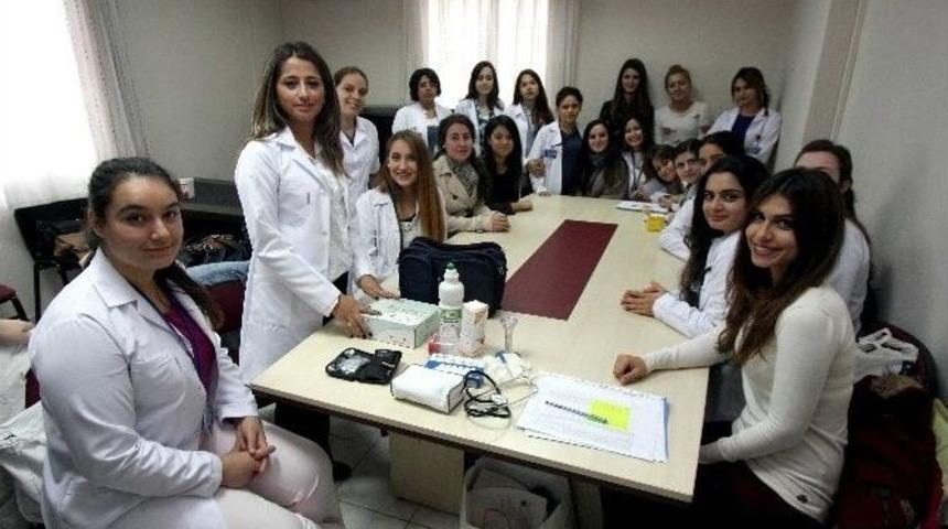 Bayraklı Belediyesi Sağlığı Evlere G&ouml;t&uuml;r&uuml;yor