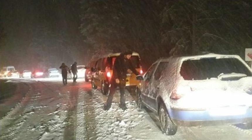 Uludağ Yolu Kar Yağışı Sebebiyle Kapandı