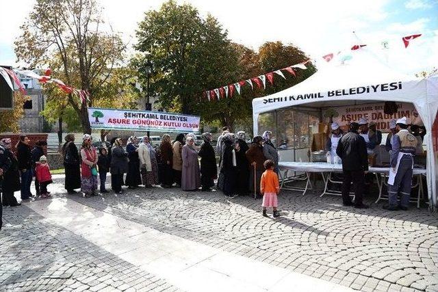 Başkan Fadıloğlu&rsquo;ndan Vatandaşlara Aşure İkramı 3