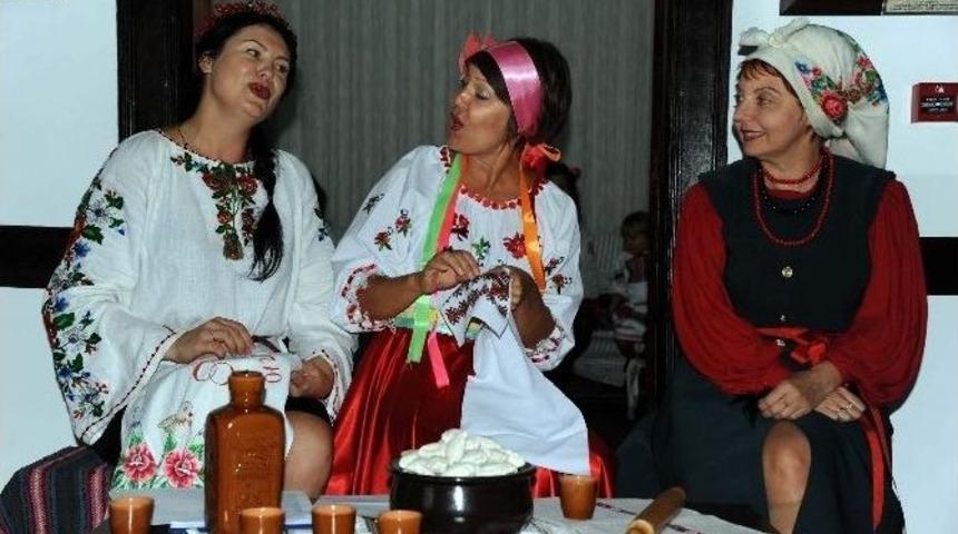 Antalya&rsquo;da Ukrayna Geleneksel Akşam Eğlenceleri