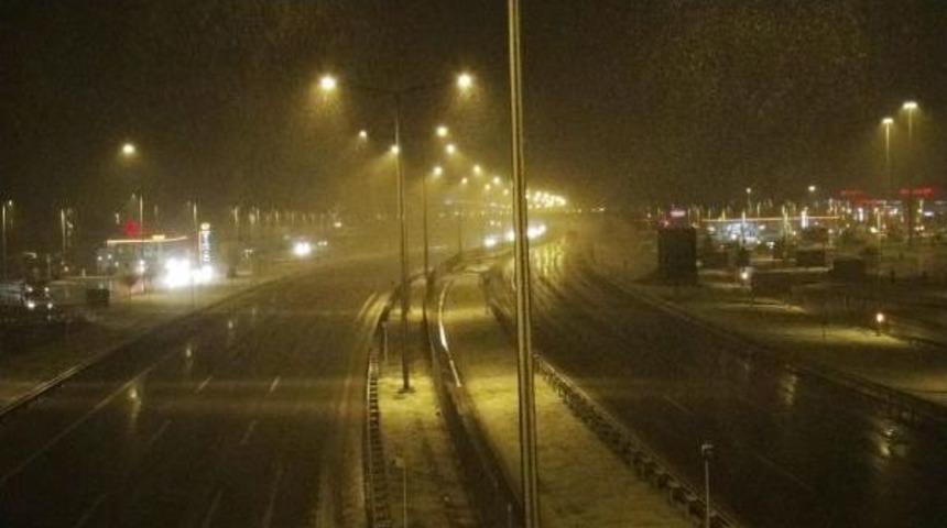 Bolu Dağı'nda Kar Yağışı Ulaşımı Etkiliyor