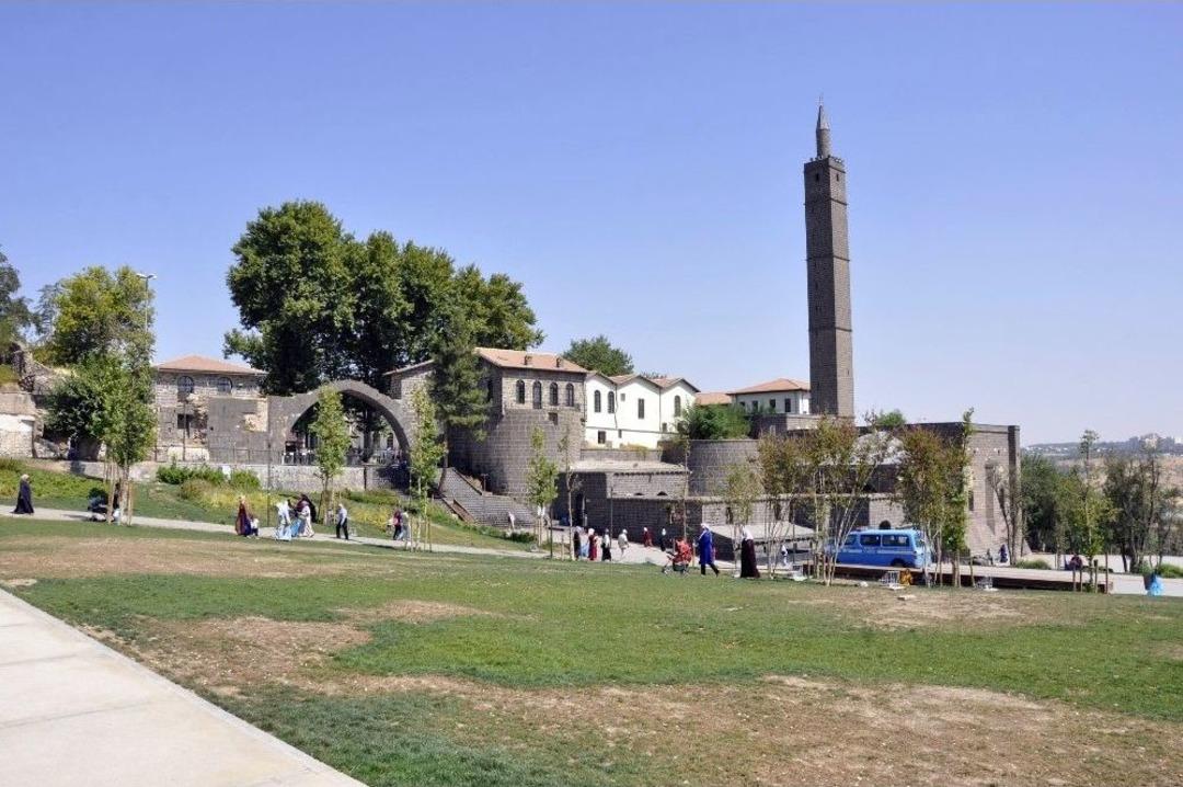 T&uuml;ik&rsquo;e G&ouml;re Diyarbakır Mutsuz İllerin Başında Geliyor